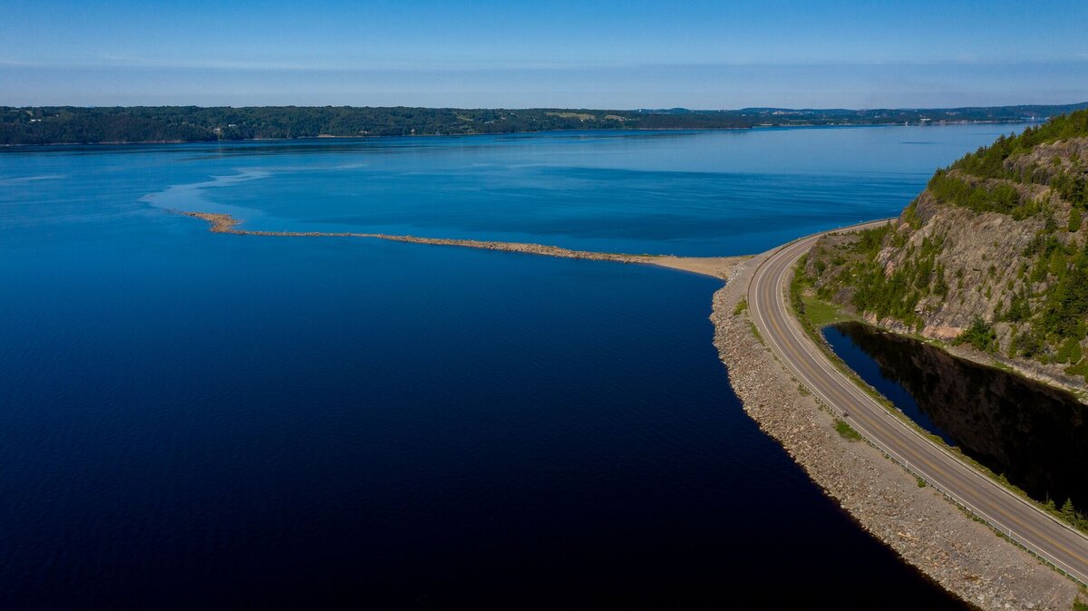 Route du Fjord longeant la rivière Saguenay à Saint-Fulgence