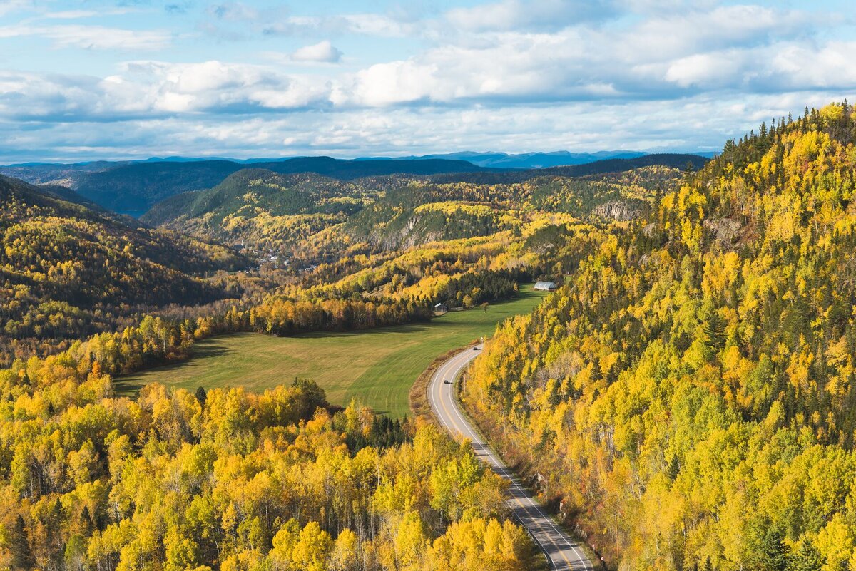 Route du Fjord en automne par une journée ensoleillée