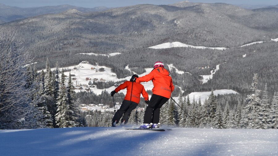 Duo de skieur en descente au Valinouët