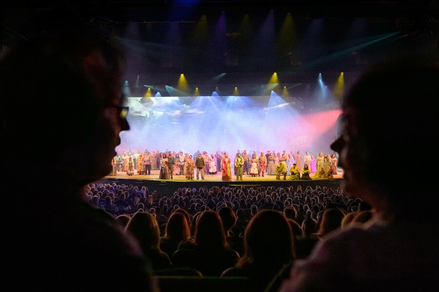 A couple clapping at the end of the show