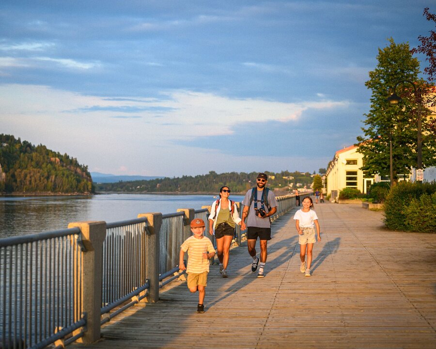 A family walking in Chicoutimi's Old Port