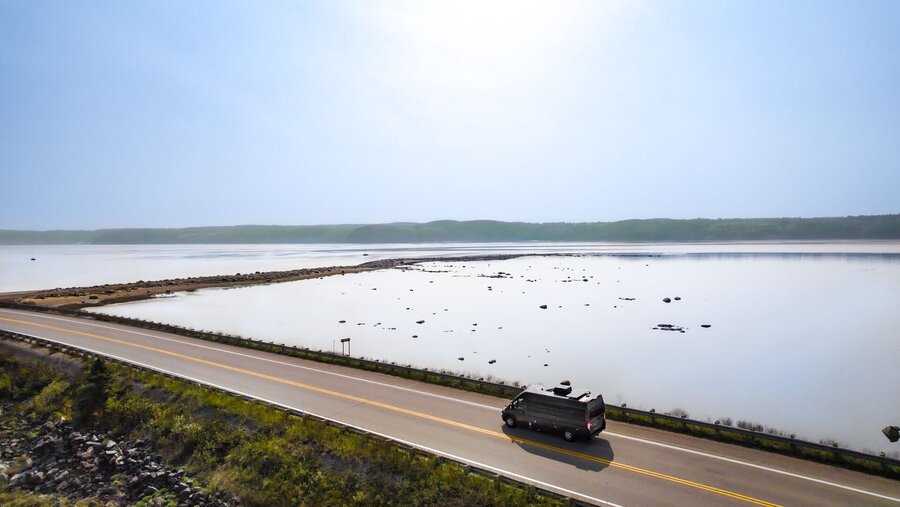 Road trip avec la rivière Saguenay en arrière plan