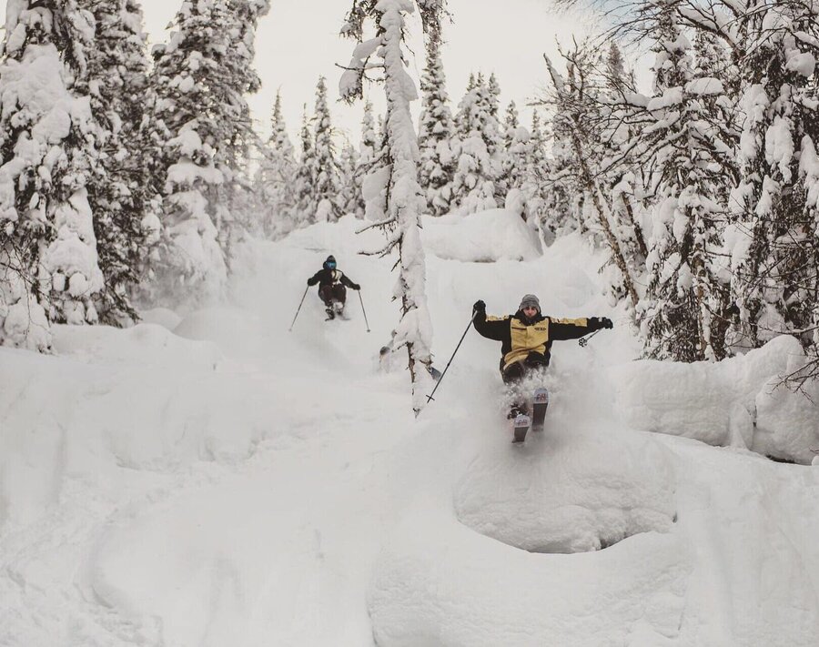 Skieurs qui font du hors-piste au Valinouët