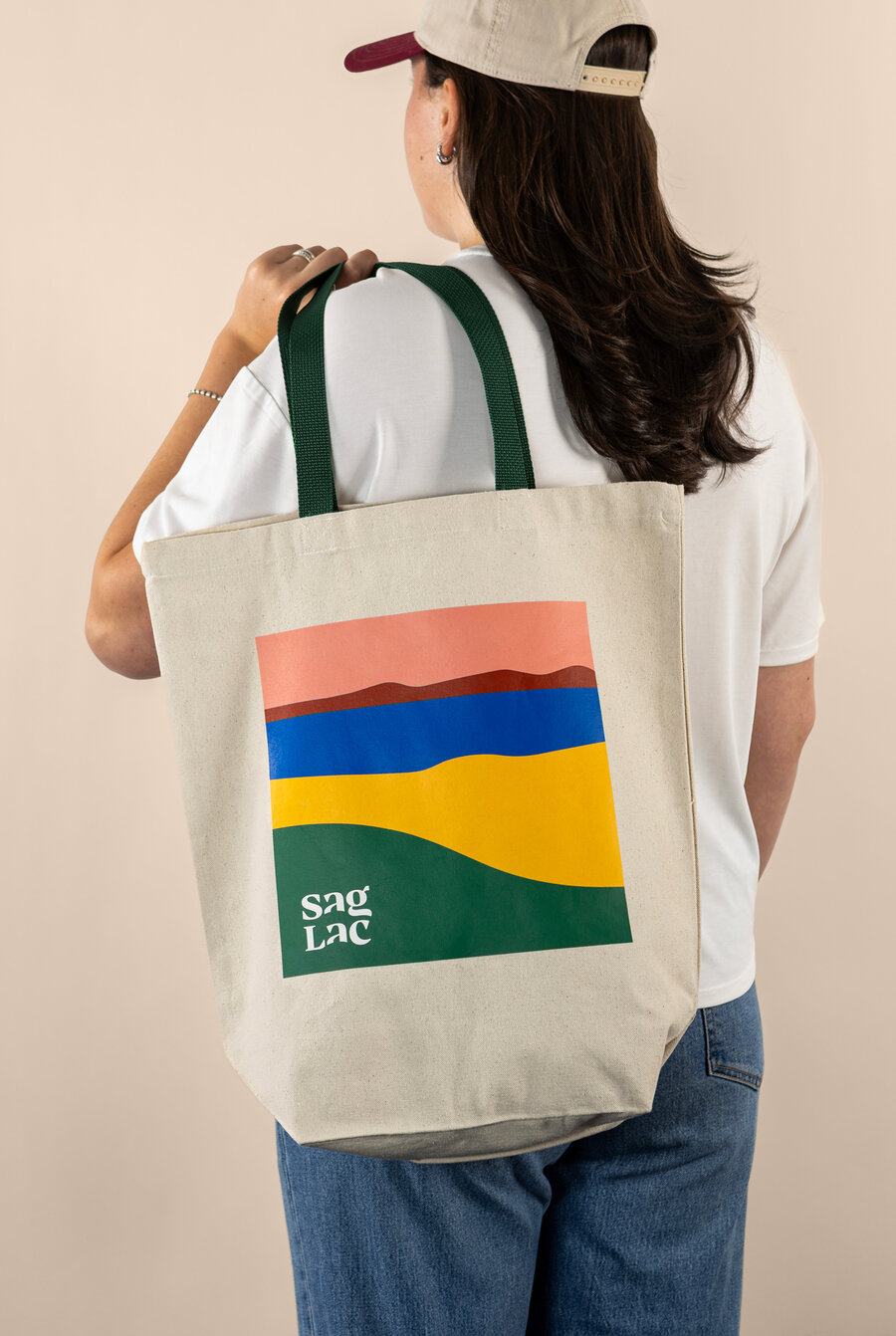Personne portant un sac SagLac sur l’épaule