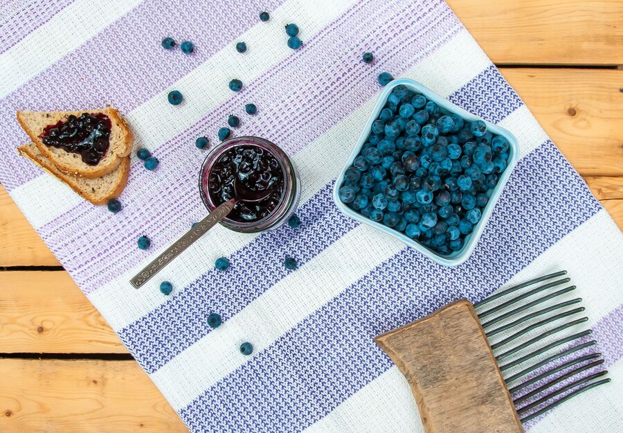 Confiture et bleuets des Délices du Lac sur une table