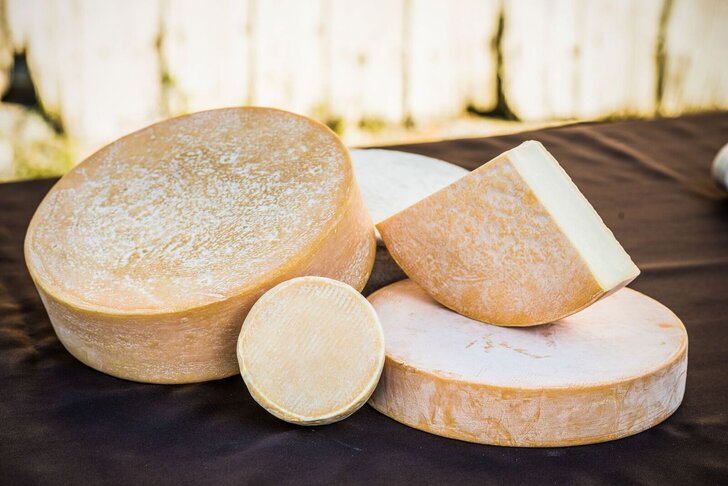 Meules de fromages artisanaux de L’Autre Versant