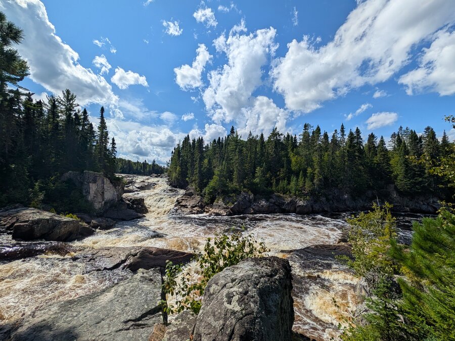 Vue panoramique des Trois Chutes au Parc le Trou de la Fée