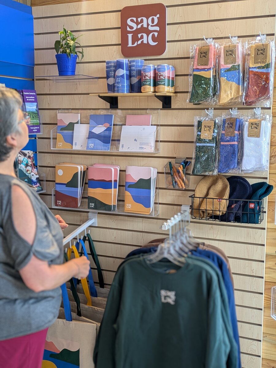Collection SagLac en vente aux bureaux touristiques